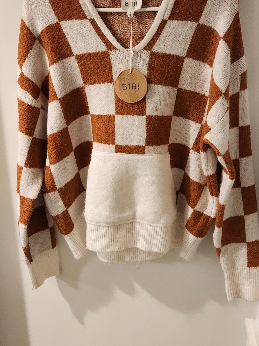 BiBi Checkerboard V-Neck Pocket Sweater - Cream & Brown